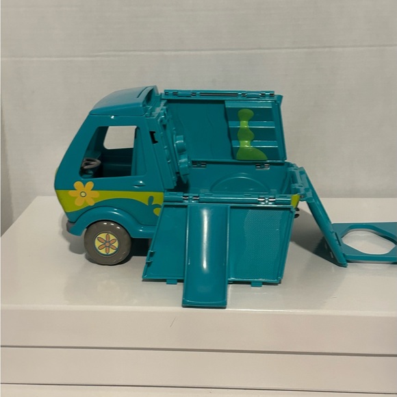 Hanna Barbera Scooby Doo Mystery Machine - Picture 5 of 14